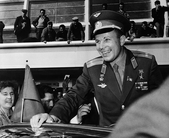 Yuri Gagarin: Yuri Gagarin Arriving in Paris