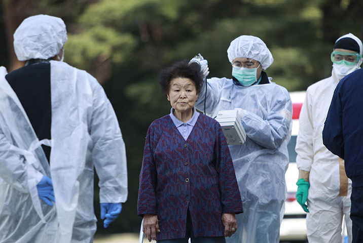 japan quake aftermath: people checked for radiation contamination in Koriyama 