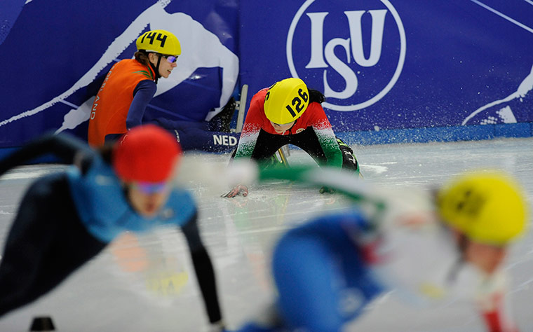Speed Skating Jenkins: World Short Track Speed Skating Sheffield - Annita Van Doorn crashes