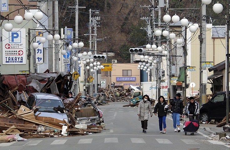 Dan Chung in Japan: Residents walk through debris in the streets