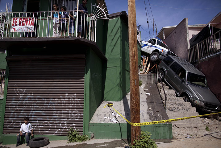 24 hours in pictures: police car chase in Tijuana