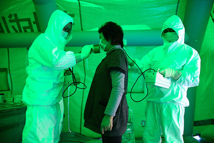 http://static.guim.co.uk/sys-images/Guardian/Pix/pictures/2011/3/16/1300274410587/woman-checked-for-radiati-003.jpg