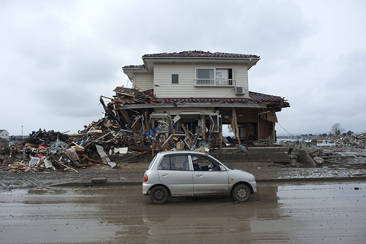 japan disatster: house still standing in Sendai