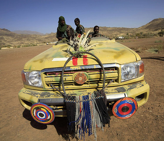 24 Hours In Pictures: Government forces in Sudan