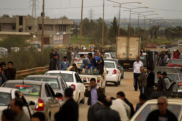 Conflict in Libya: Pro and anti Gaddafi groups battle for Libya