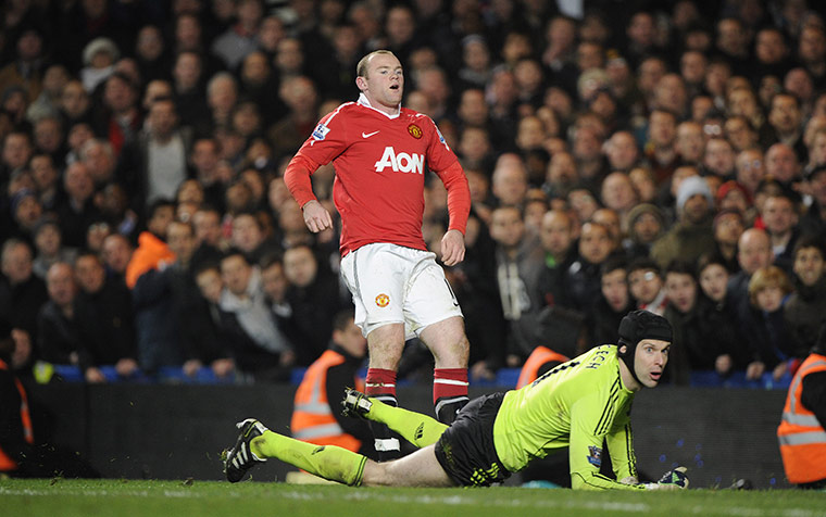 Chelsea v Man United: Wayne Rooney misses a chance to score