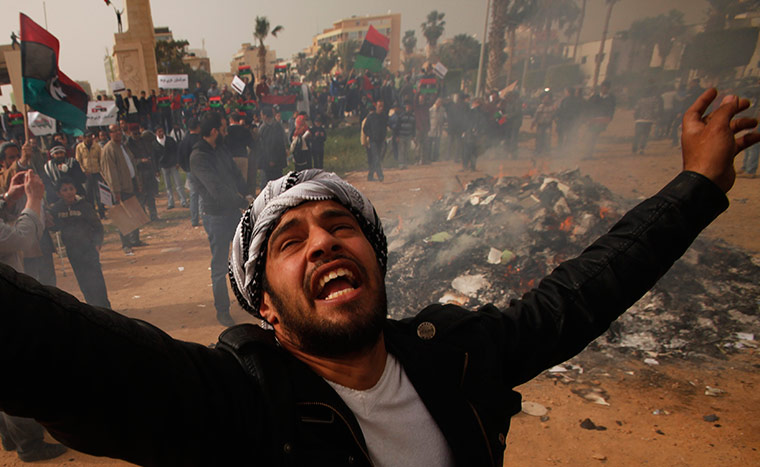 Libya: Protesters burn pictures of Gaddafi and copies of the Green book, Benghazi