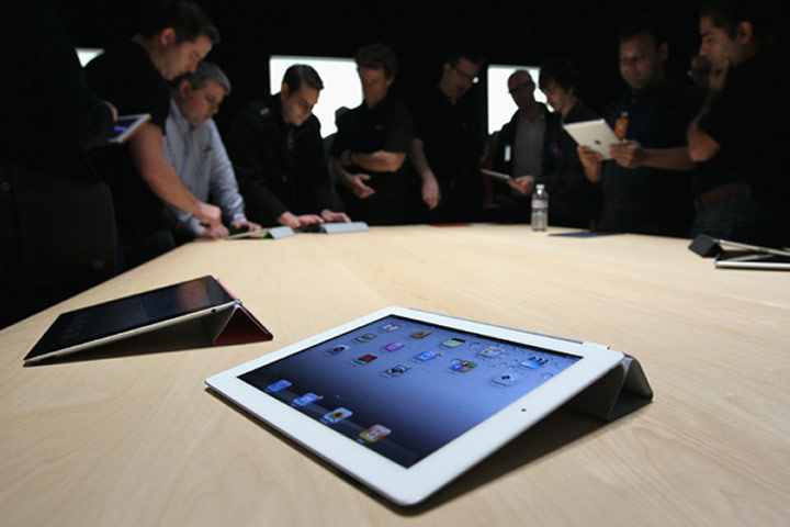 New iPad2: Apple Unveils iPad 2