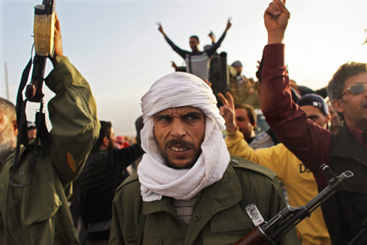 Libya unrest continues: Rebel fighters advance on the front 