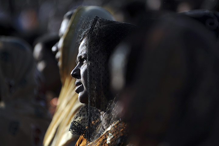 24 hours: Jaffna, Sri Lanka: Sri Lankan Roman Catholic pilgrims pray 