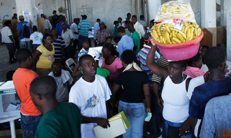  A Haitian woman sells food to votersi