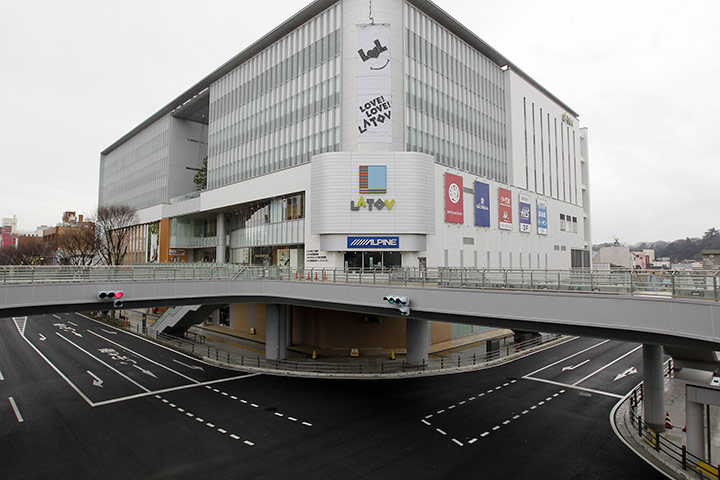 Japan Earthquake : The streets are empty at a shopping mall