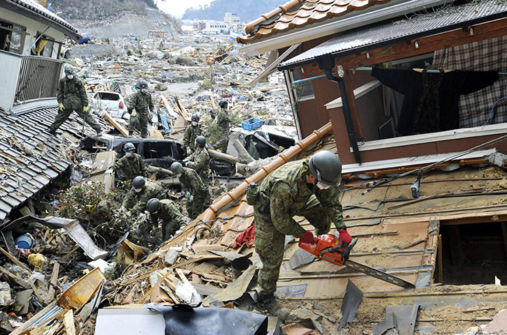 Japan : Japan Ground Self Defense Force members search in Onagawa