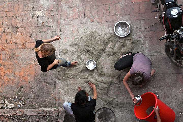 mess: Women cleaning dust