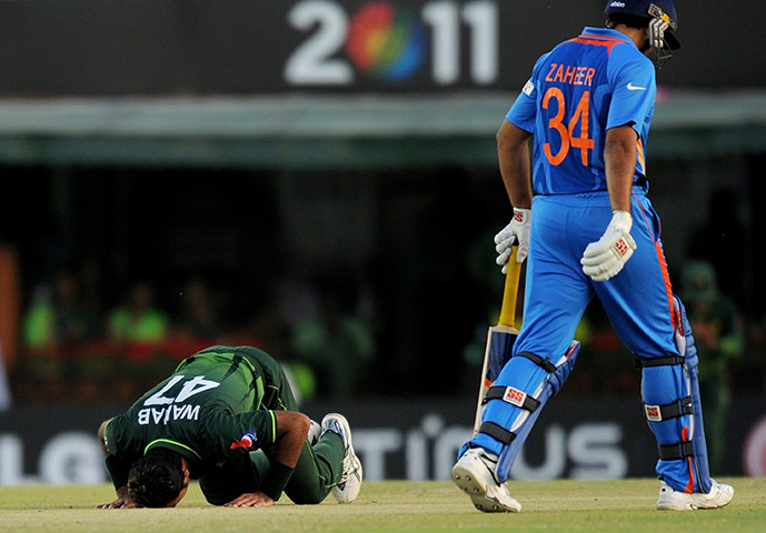 India v Pakistan: Gallery: Pakistani fastbowler Wahab Riaz (L) bows