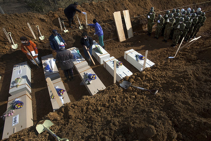 From the agencies: mass funeral in Yamamoto 