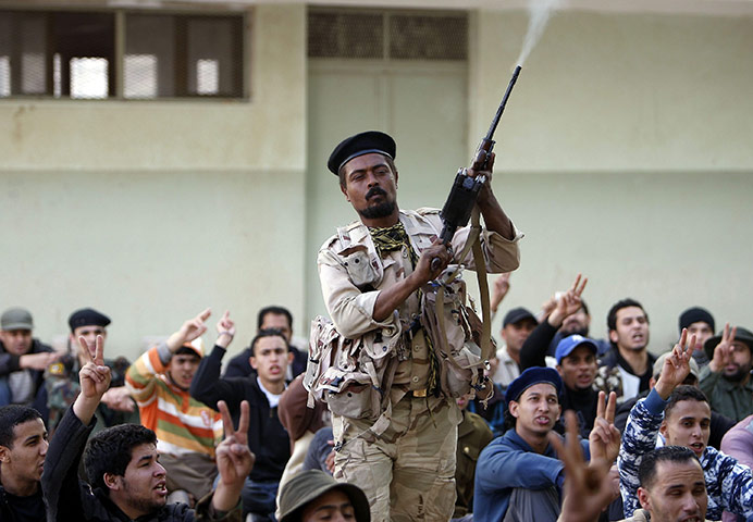 Libya unrest continues: Libyan volunteers to the rebel army 