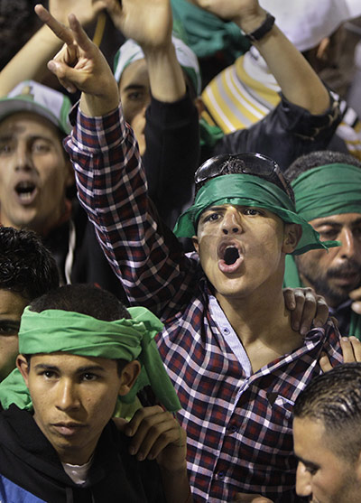 Libya unrest continues: Pro-Gadhafi supporters wear green