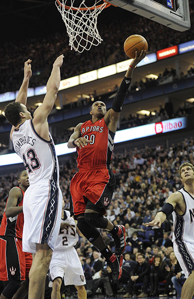 NBA: The Toronto Raptor Brazilian guard Leandro Barbosa drives to the basket 