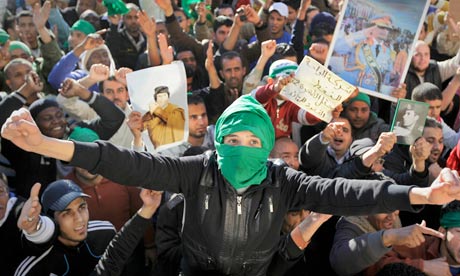 Pro-Gaddafi soldiers and supporters gather in Green Square, Tripoli