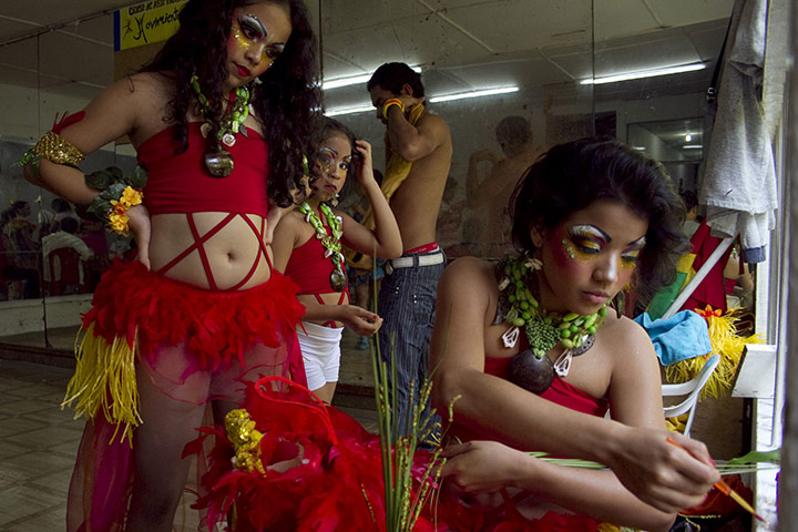 24 hours in pictures: Barranquilla, Colombia: Dancers get ready for Barranquilla's carnival
