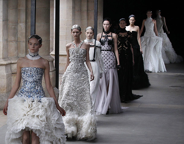 Paris Fashion show day 3: Paris Fashion show day 3 McQueen 