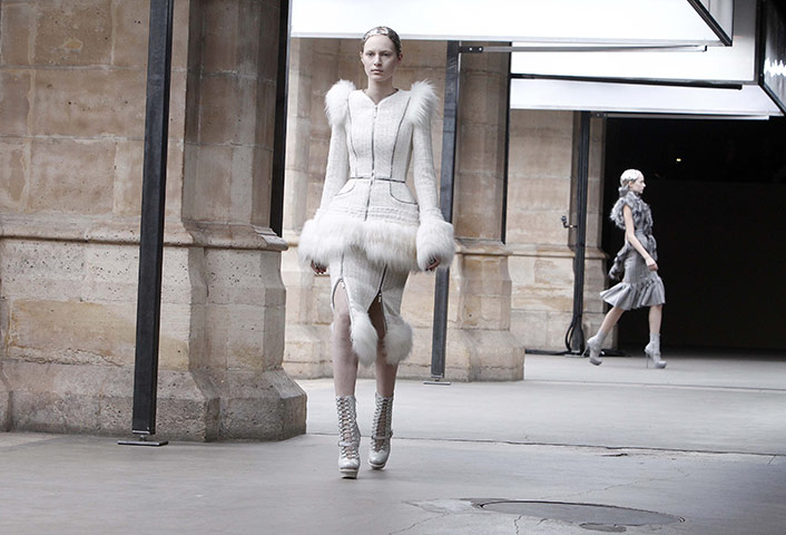 Paris Fashion show day 3: Paris Fashion show day 3 McQueen 