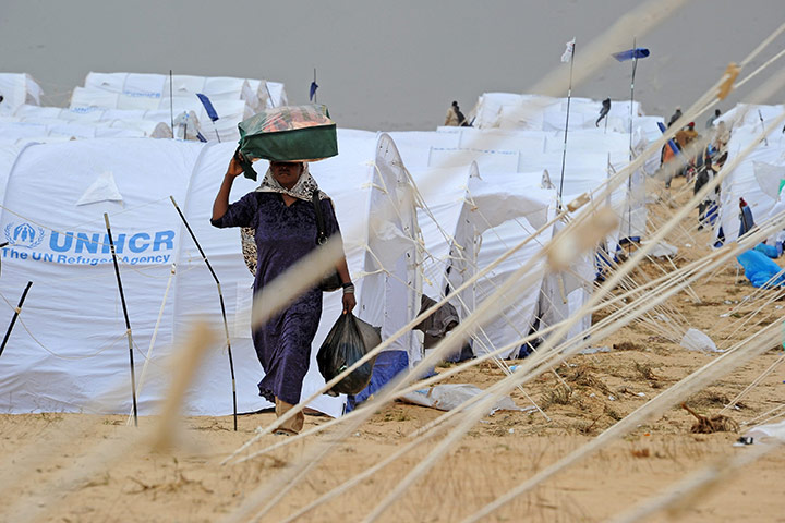 Libya Ras Jdir: A refugee walks through the Choucha refugee camp in Ras Jdir