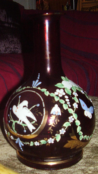 Antiques slideshow: Ruby glass bottle vase for antiques slideshow