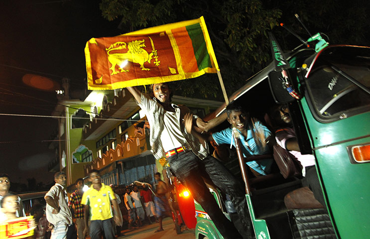 Cricket World Cup Crazy: Sri Lankan cricket fans parade in their neighbourhood 