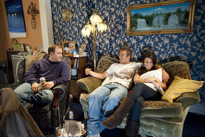 TV decor by Sarah Beeny: Coronation Street set decor reviewed by Sarah Beeny