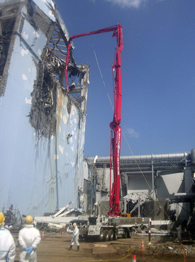 Fukushima disaster: 12 April: Workers pump contaminated water from Unit 4