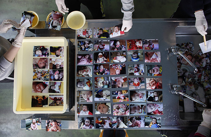 24 hours in pictures: Volunteers clean baby photos in Ofunato, JApan