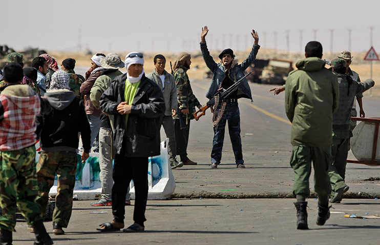 Ajdabiya, Libya : A rebel fighter shouts to other soldiers, Ajdabiya