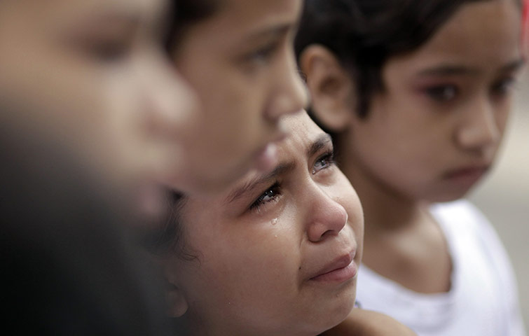 24 hours in pictures: mass for victims of the Tasso da Silveira school shootings