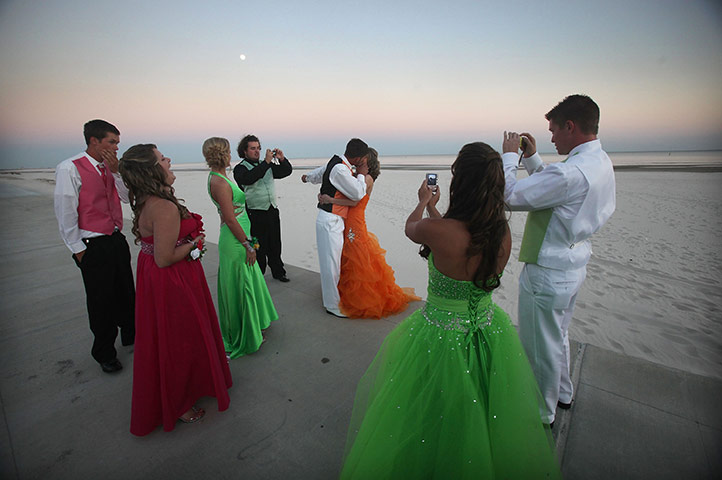 24 hours: Gulfport, Mississippi, USA: Students from Hancock High School on prom night