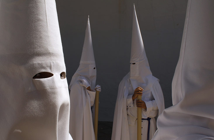 24 hours in pictures:  the La Paz brotherhood procession during Holy Week 
