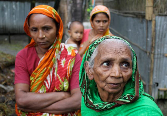 Women in Bangladesh wait for eye surgery