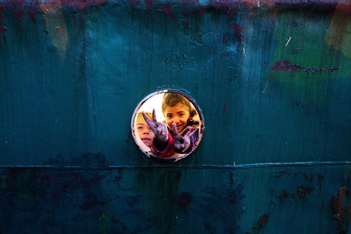  Misrata, Libya : Libyan girls flash the 