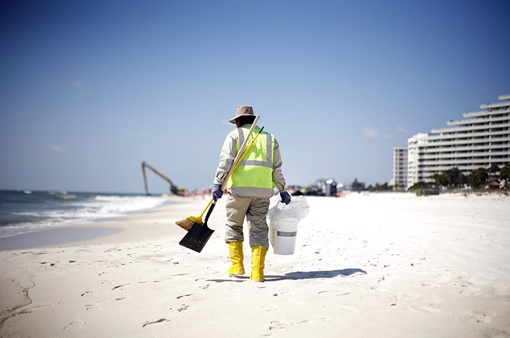 BP oil spill: Beach Clean Up From Oil Spill Continues Ahead Of Florida's 