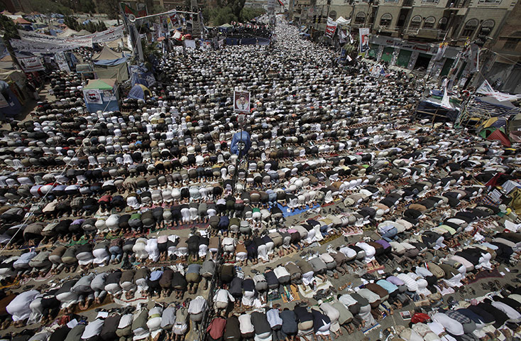 24 Hours in pictures: Anti-government protesters attend Friday prayers in Sana'a