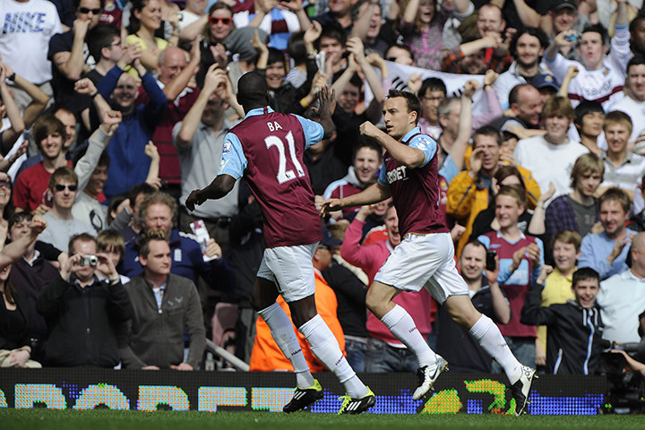 West Ham v Man Utd: Mark Noble celebrates his 1st penalty with Demba Ba