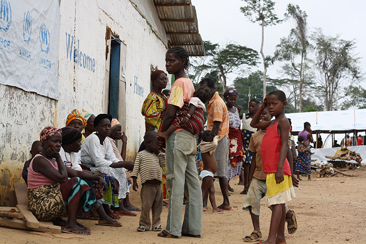 Ivory Coast refugees: Refugees of the Ivory Coast Civil War flee to Liberia