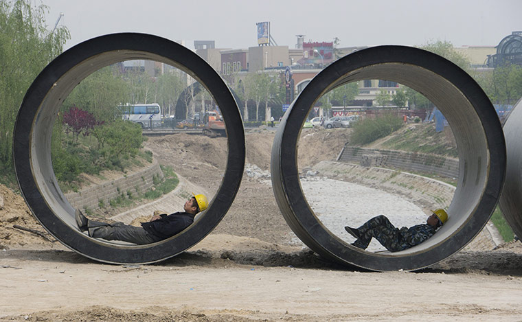 24 hours in pictures: Chinese pipe sleepers