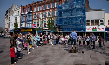 cardiff street performers
