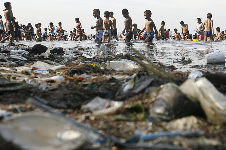 24 hours in pictures: People paddle in the waters of Manila Bay 