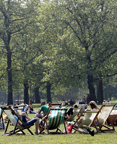 warm bank holiday weather: Sunny Easter in London