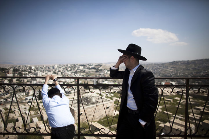 24 hours in pictures: funeral for israeli killed in west bank