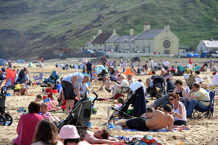 easter weather: Saltburn-by-the-Sea in Cleveland 