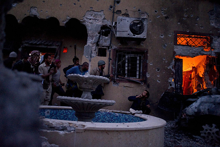 misrata: Rebel fighters prepare to seize a house held by pro-Gaddafi forces